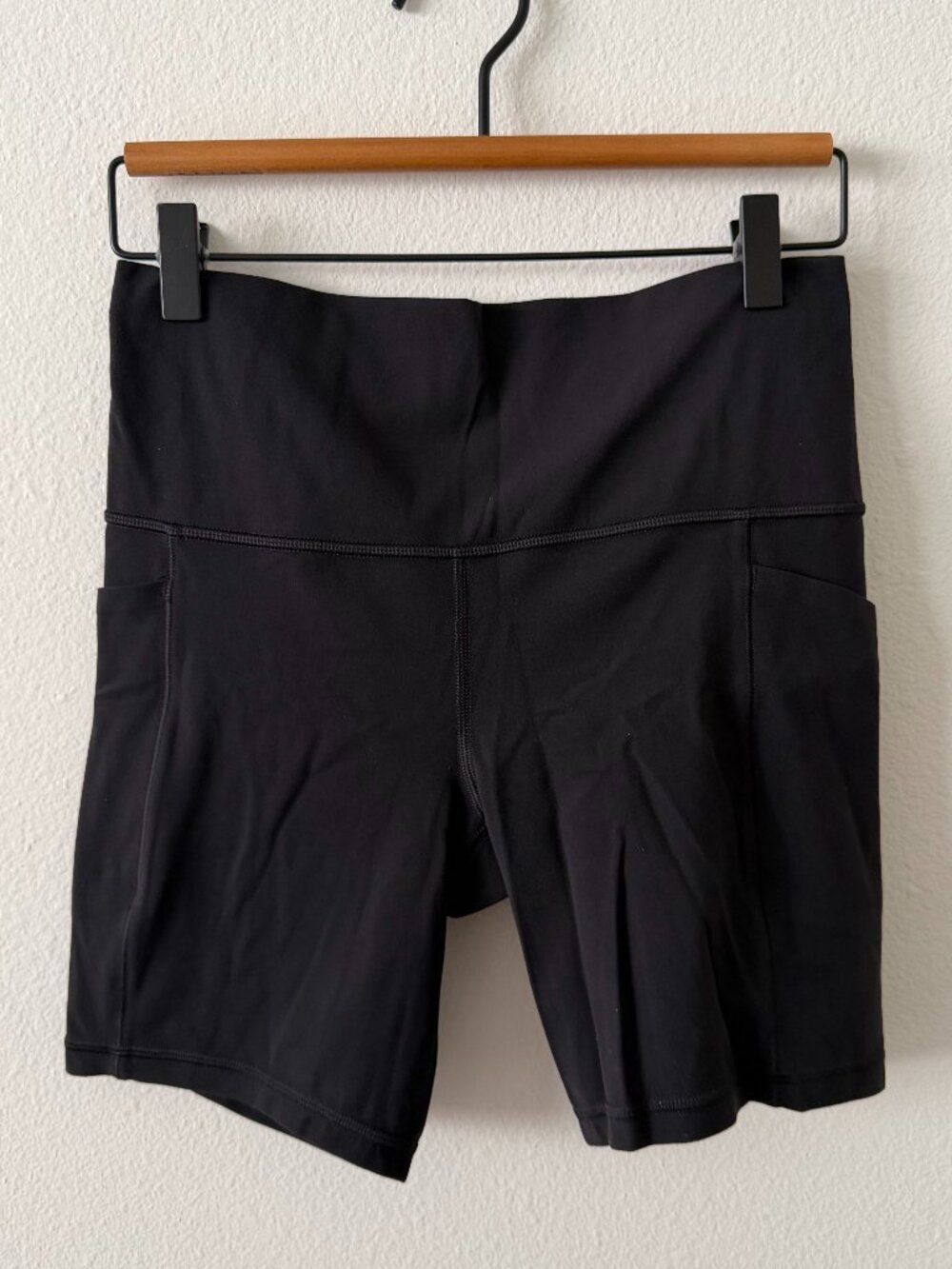 Athleta Salutation Stash Pocket Shorts 7" in Black, Medium